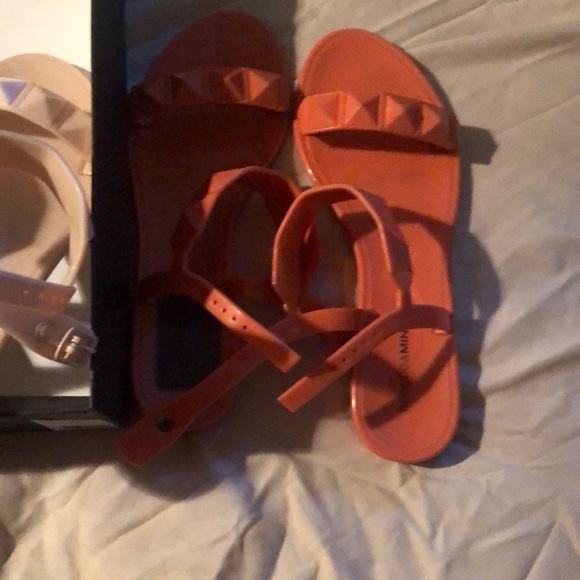 Sandals/new one pair in box other pair no box - Picture 4 of 8